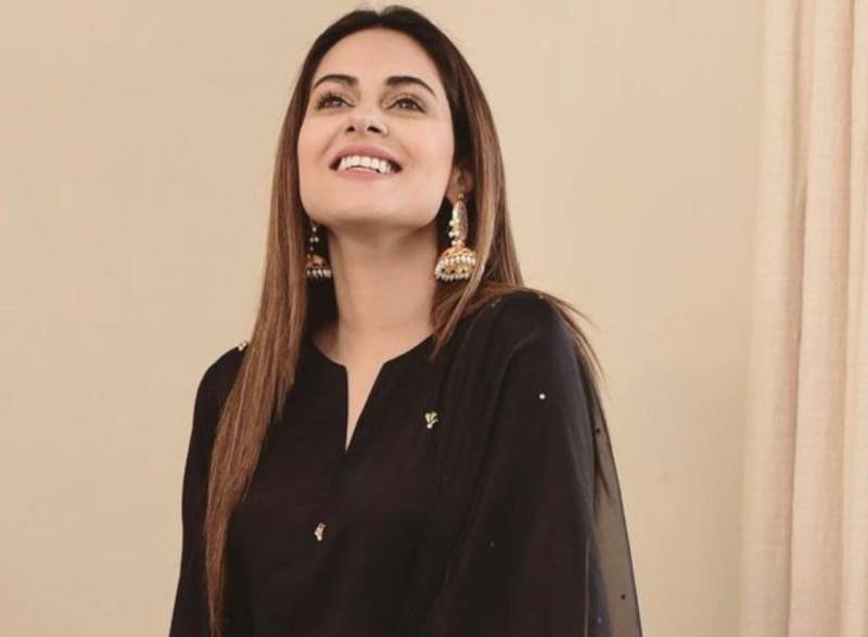 Amar Khan treats her uninvited fans with inspirational warmth 