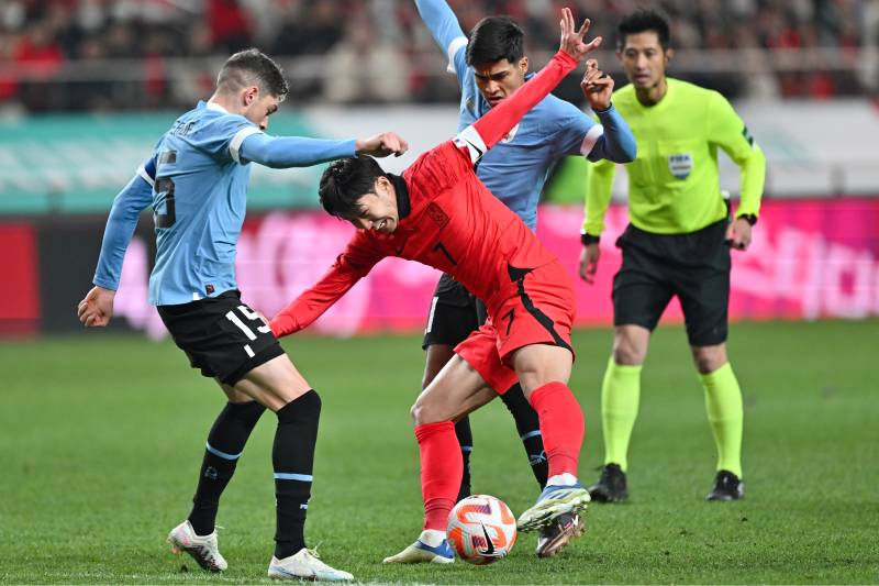 Coates, Vecino power Uruguay to 2-1 win over S Korea