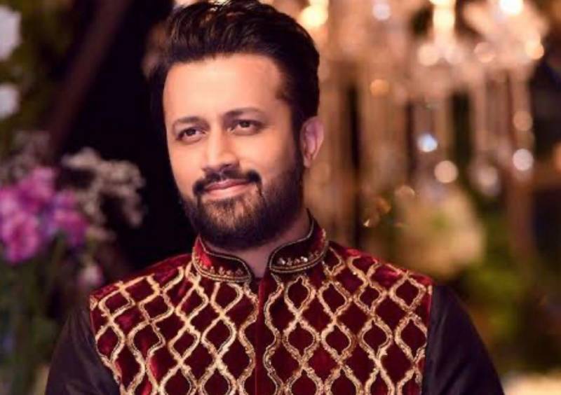 Atif’s latest gesture during live performance deserves recognition!