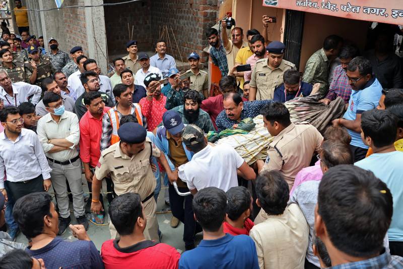 Up to 25 Indian devotees fall into temple well