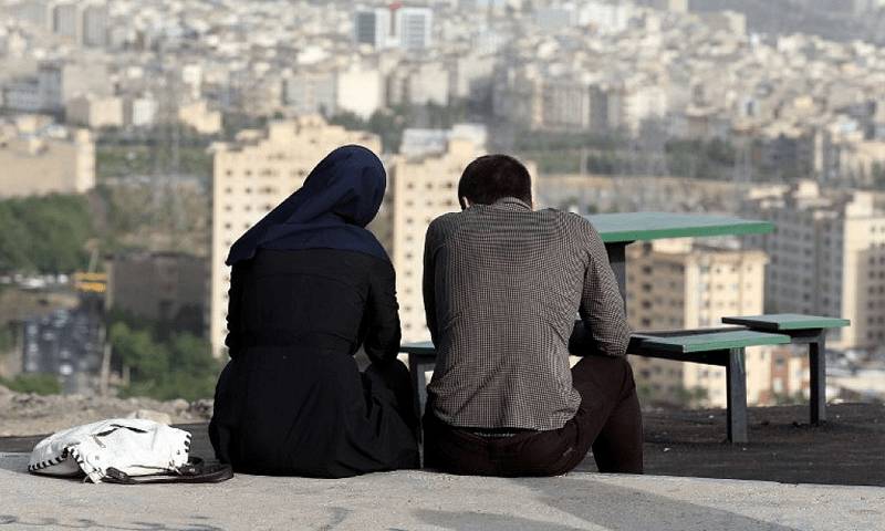 Iran state TV apologises for airing kiss