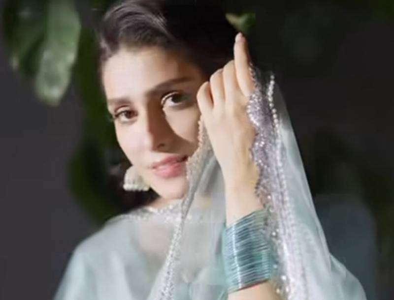 Ayeza’s elegance in her ‘Sajna Hai Mujhe’ video stuns all