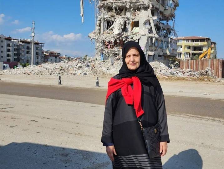 Hina Bayat visits Turkey to provide relief goods to quake victims 