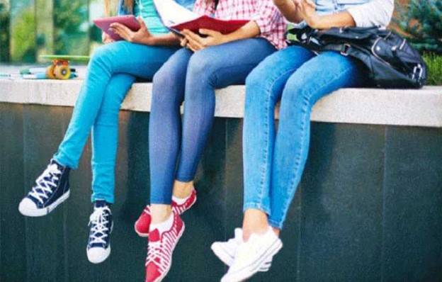 Benazir University bans girl students from wearing jeans and tights