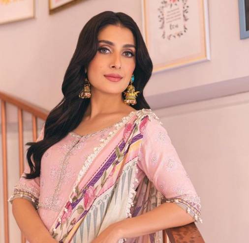 Squeaky-clean Ayeza Khan makes fans angry, here’s why?