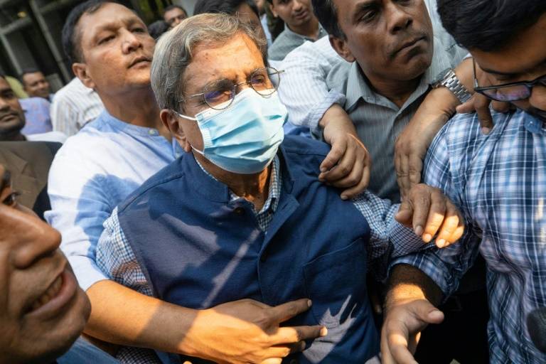 Bangladesh grants bail to top editor after outcry