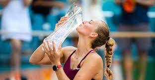 Veteran Kvitova defeats Rybakina for 30th WTA title