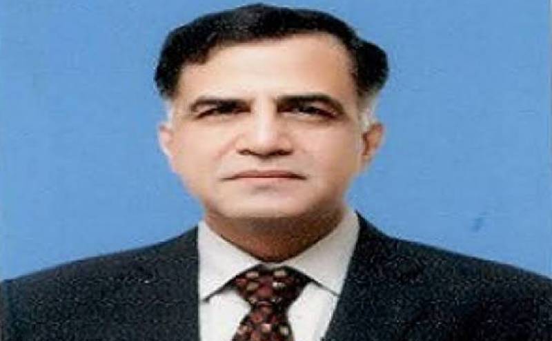 CJP ‘stops’ SC registrar from leaving office for now