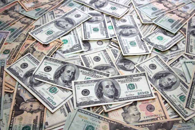 Pakistani rupee tumbles to historic low against US dollar