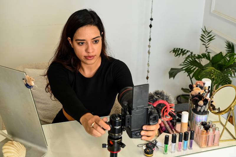 India\'s \'brown beauty\' make-up influencers go global