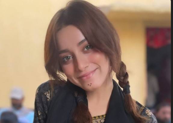 Alizeh Shah exudes VILLAGE GIRL in latest clicks