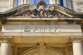 Small US banks use enlarged deposit guarantee to compete with giants