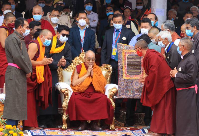 Dalai Lama apologises for asking boy to suck his tongue