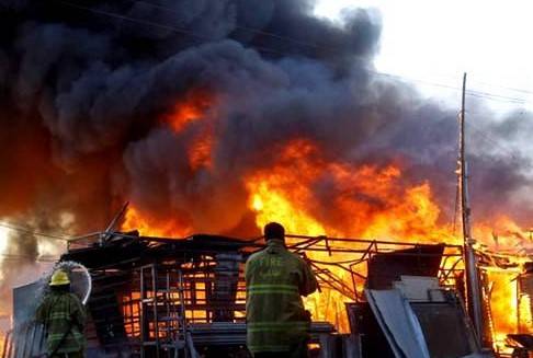 Massive fire breaks out in two Karachi factories