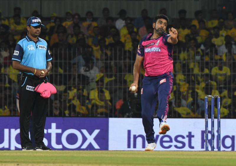 Controversy hits IPL as umpire change ball at their own