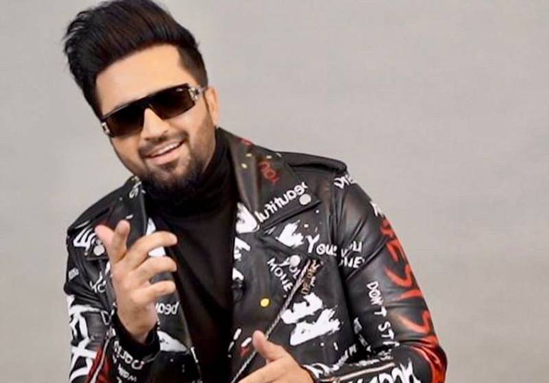 Falak Shabir’s QUESTIONABLE MODESTY after gifting wife Sarah two houses