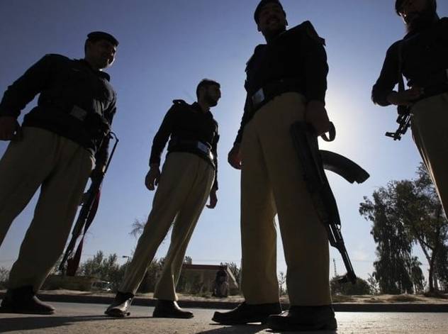 Dacoit killed, three held in Raiwind police encounter