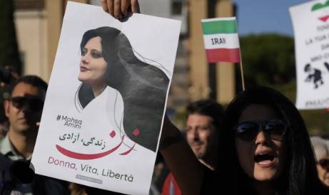 Iran seals 150 businesses in headscarf crackdown