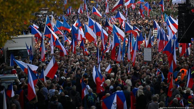 Thousands rally against Czech government in Prague