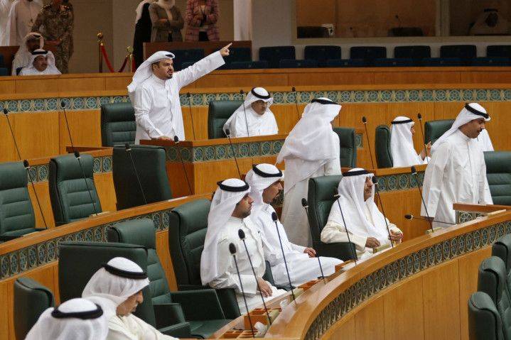 Kuwait crisis deepens as parliament dissolved