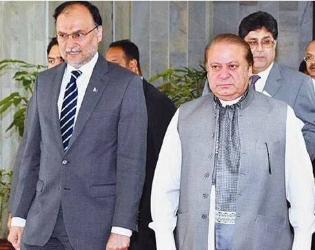 Ahsan Iqbal meets Nawaz Sharif in Madinah