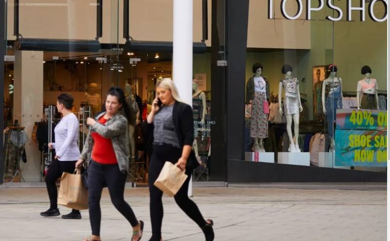 UK retail sales dip as consumers shun high street