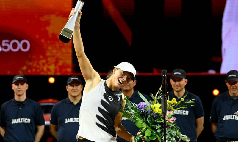 Swiatek beats Sabalenka to win second straight Stuttgart title