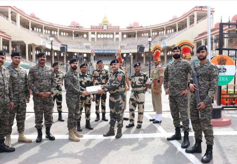 Pakistani, Indian border forces exchange sweets on Eid 