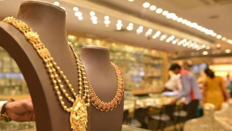 Dacoits loot Rs50m worth of cash, gold from Lahore shop