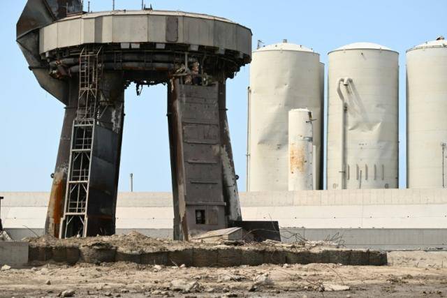 Giant SpaceX rocket leaves crater, serious damage at Texas base