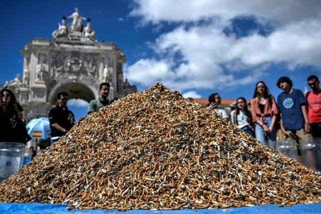 Climate activists heap up 650,000 cigarette butts in Portugal