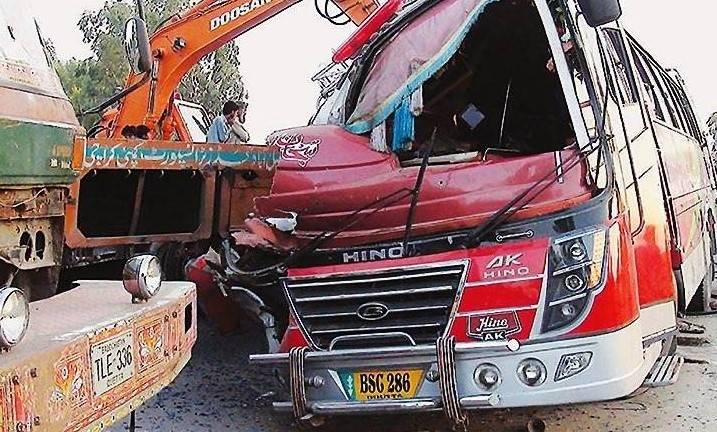 Four passengers die in bus crash in Jamshoro