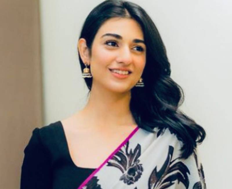 Sarah Khan’s BOLD saree