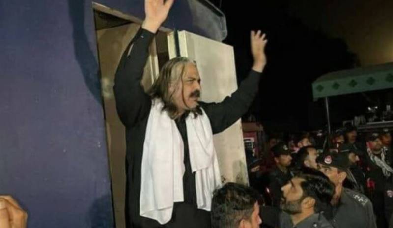 Sukkur jail top officials face music for facilitating Ali Amin Gandapur illegally 