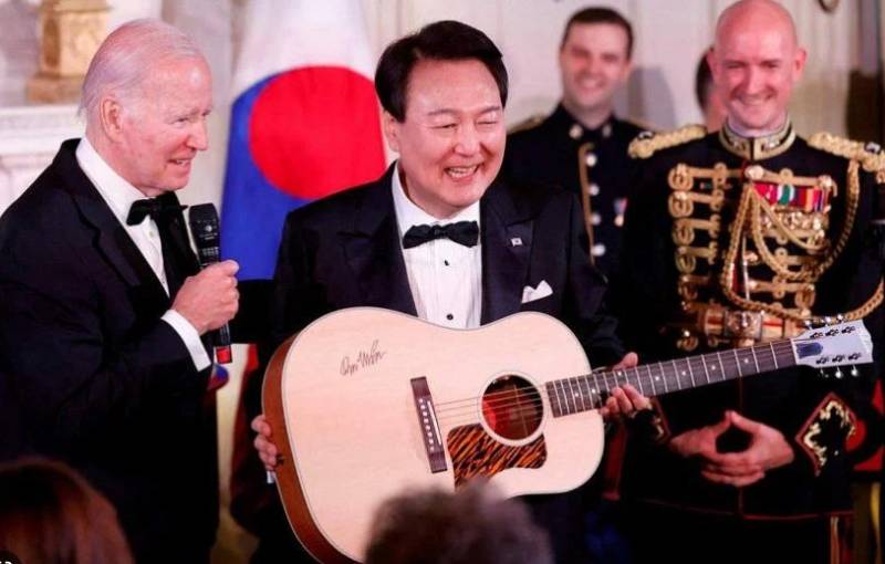 South Korean president sings \'American Pie\', stuns Biden