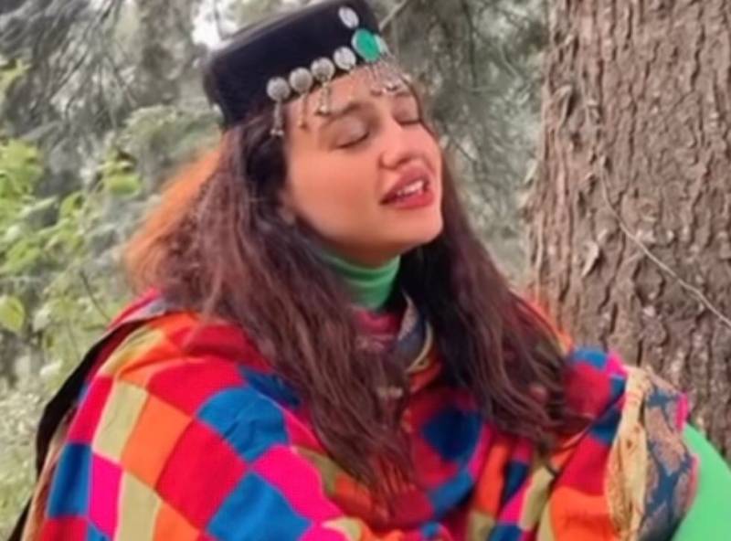 Zara Noor's singing session trigger trolls to label her BATHROOM SINGER