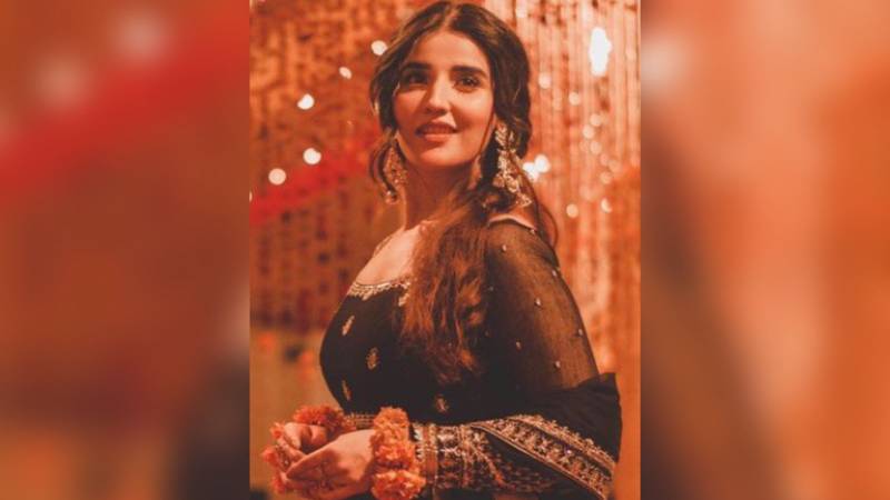 Hareem Farooq’s BEWITCHING DANCE VIDEO goes viral