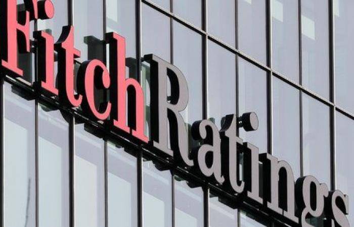 Fitch downgrades French debt to AA-, outlook stable