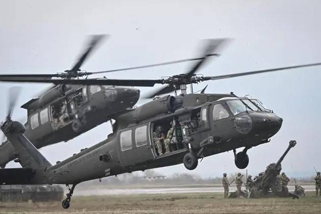 US Army temporarily grounds pilots after deadly crashes