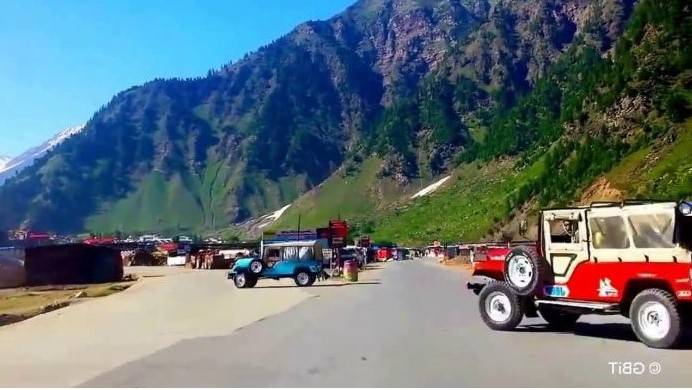 Two big glaciers melt at Naran-Kaghan road, tourists stuck in area