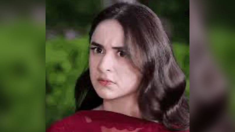 Yumna Zaidi advises devoted fan to not use Instagram