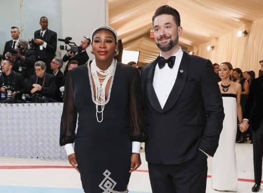 Serena Williams debuts baby bump at Met Gala