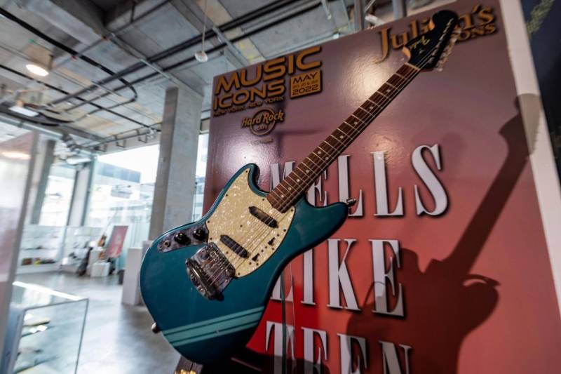 Sells like teen spirit? Cobain guitar up for auction