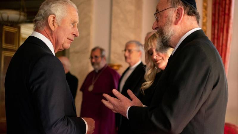 King Charles helps chief rabbi respect Shabbat at coronation