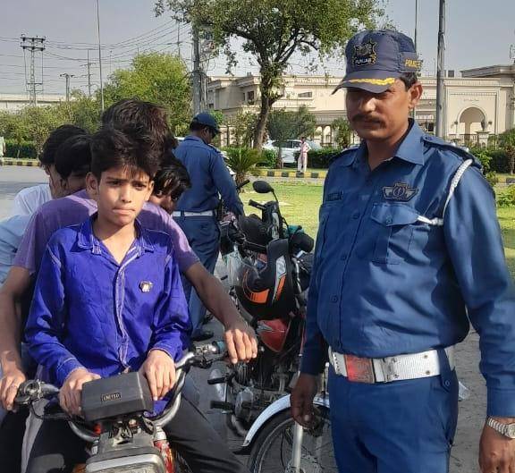 Lahore Traffic Police launch a crackdown against underage bike drivers