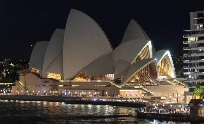 Row erupts over Sydney Opera House coronation snub