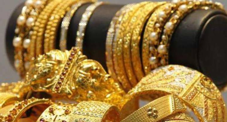 Gold sets another record amid political turmoil in Pakistan