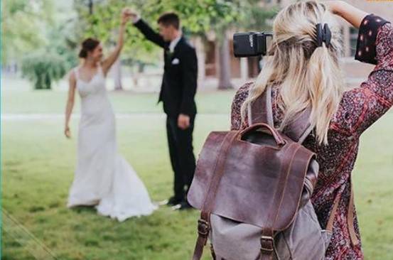 Women seeks full refund from photographer after divorce