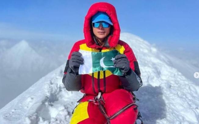 Pakistani climber Naila Kiani summits Mount Everest