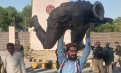 PTI workers destroy statue of Capt. Karnal Sher Khan 